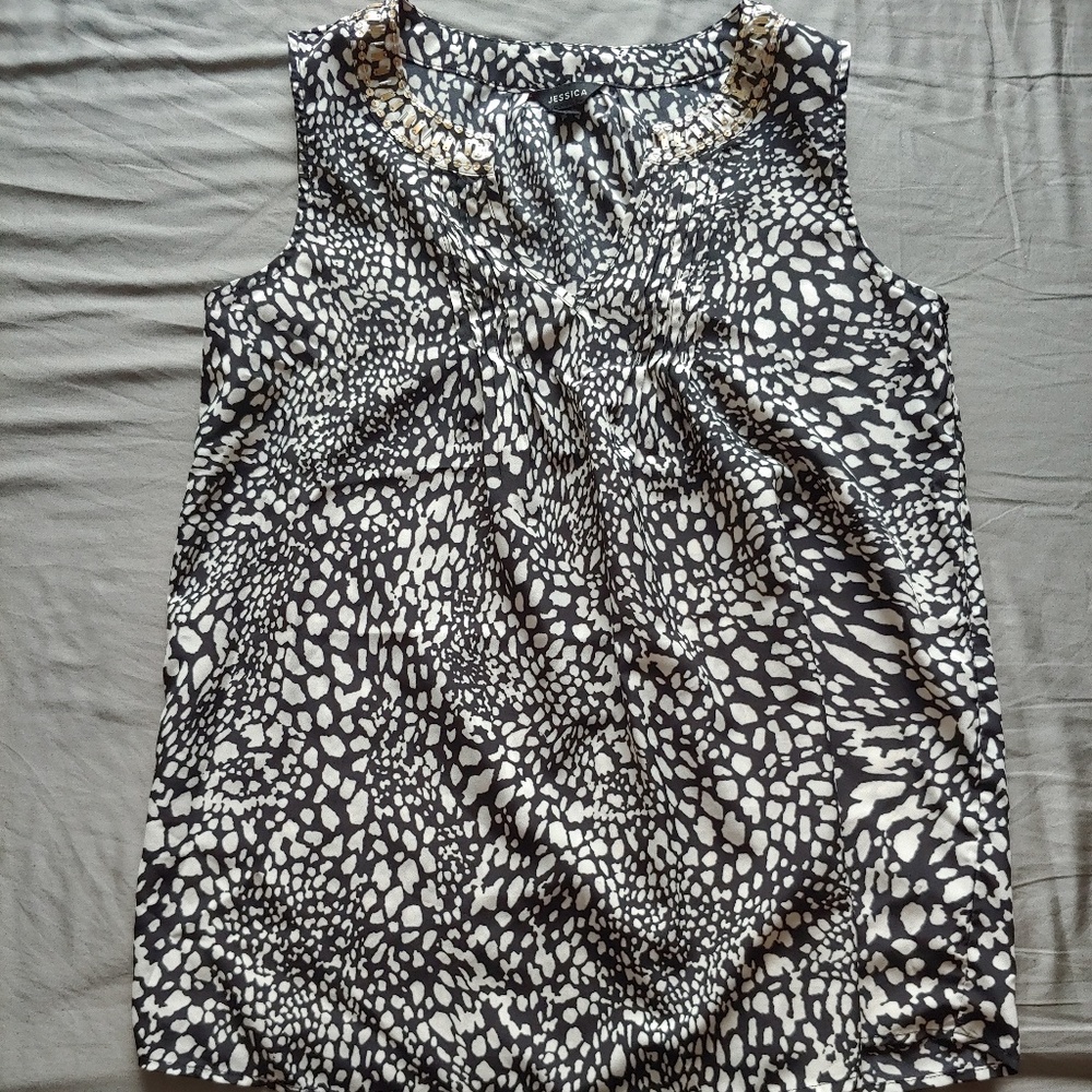 Jessica Black and White sleeveless top